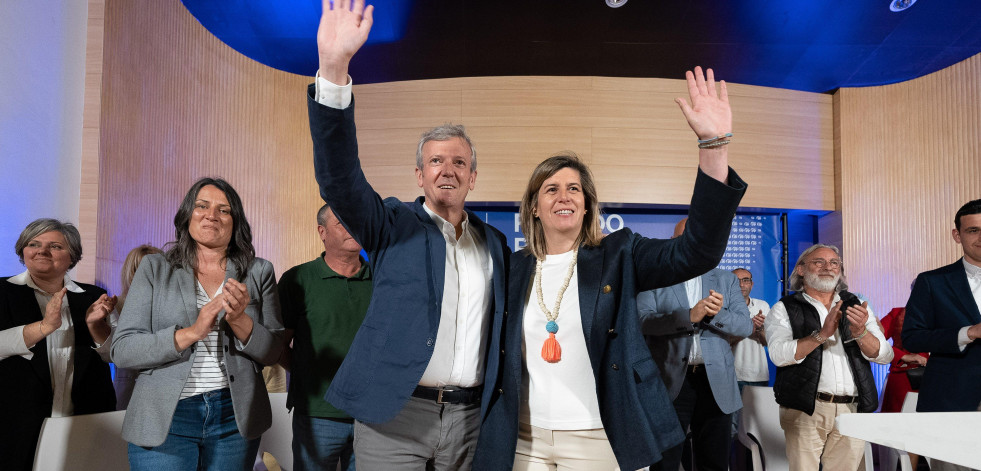 Rueda apoya a Cecilia Vázquez en el acto de presentación de la candidatura del PP de Betanzos