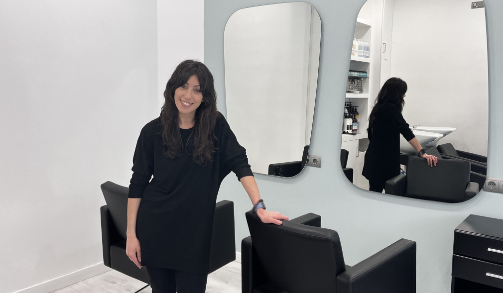 Abre en A Coruña la peluquería Clara Villaverde, especializada en pelo rizo y corte en seco