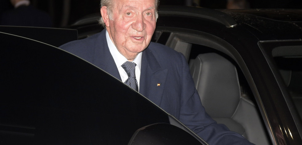 Juan Carlos I, fotografiado al salir de un club privado en Londres