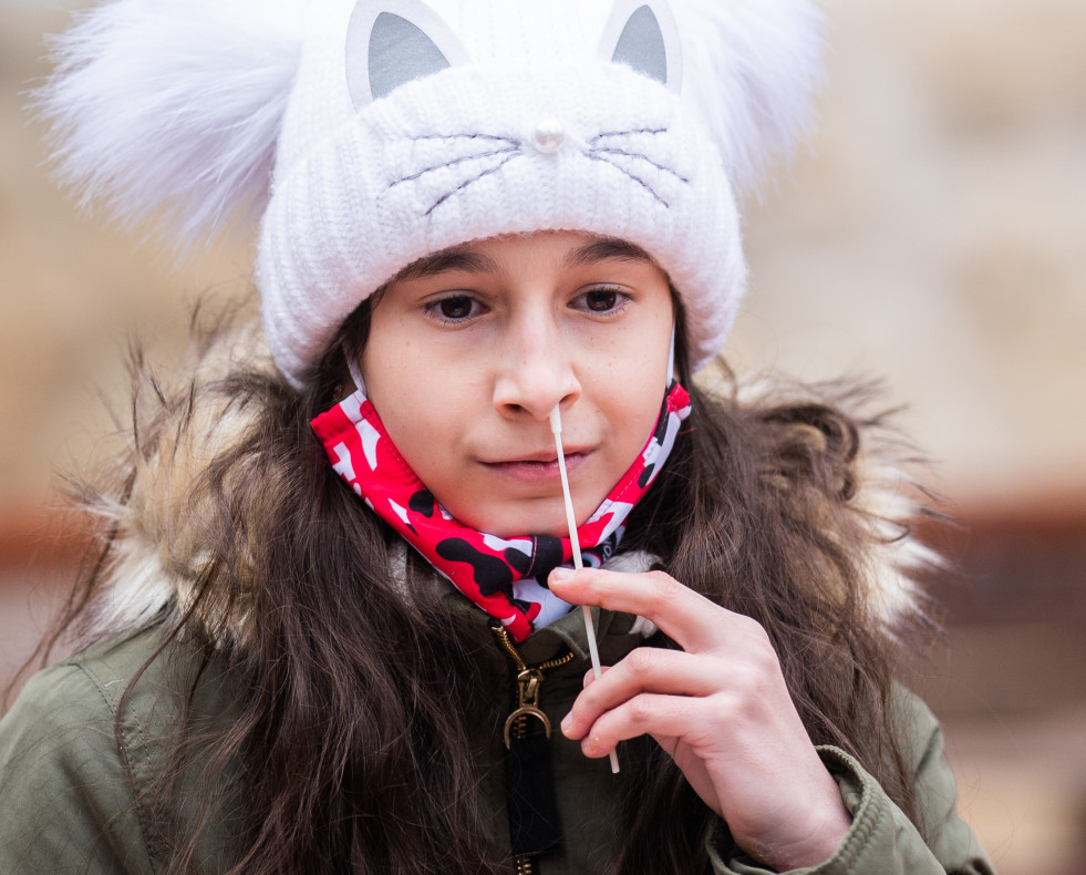 EuropaPress 3552754 08 february 2021 austria vienna school student undergoes nasal swab during 11552103