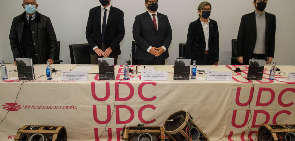 La Universidad presenta el Plan da Cultura Marítima Horizonte 2030 en el dique de abrigo