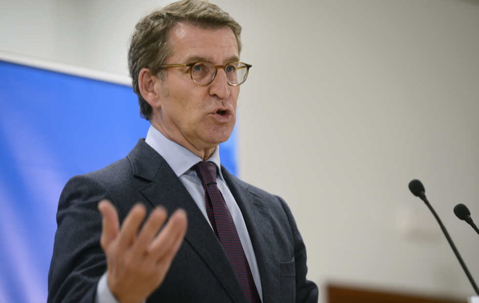 El difícil rol de Feijóo como jefe de la oposición sin escaño en el Congreso