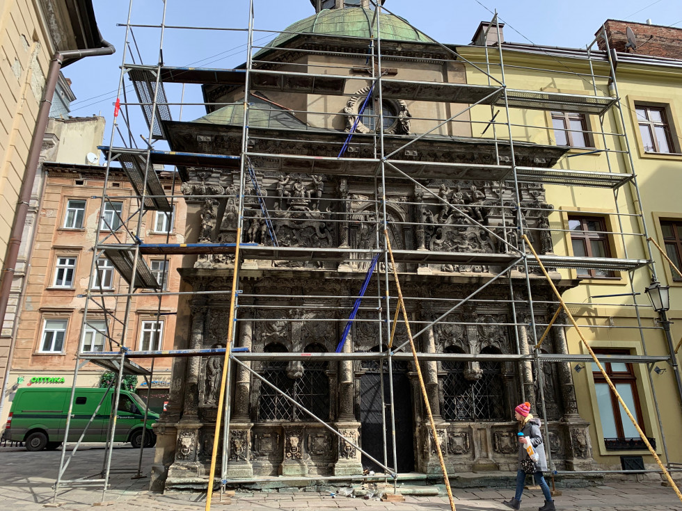 Protección en la capilla de Boim, en el centro de la ciudad de Leópolis, patrimonio mundial de la UNESCO, de un posible ataque ruso a esta ciudad del oeste de Ucrania