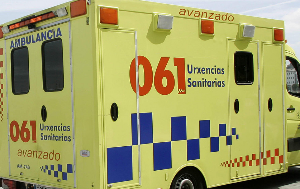 Dos personas intoxicadas por inhalación de humo tras dejar un vehículo encendido en un garaje en Cambre