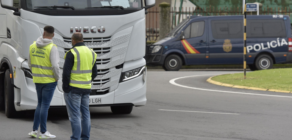 Cortes de carretera aislados y escasa incidencia en la huelga de transporte