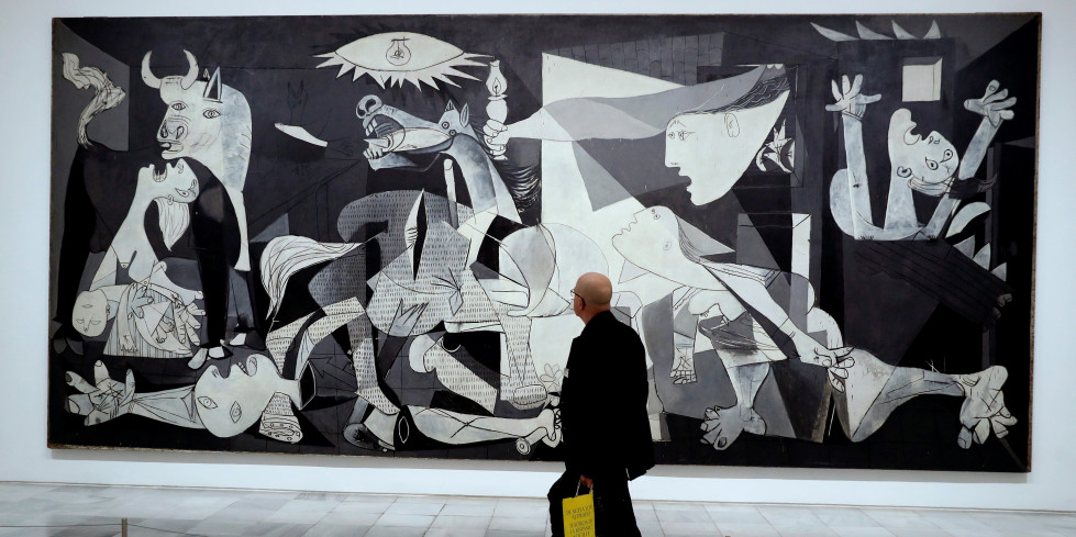 El “Guernica”, de Picasso, durante una exposición en el Museo Reina Sofía  efe