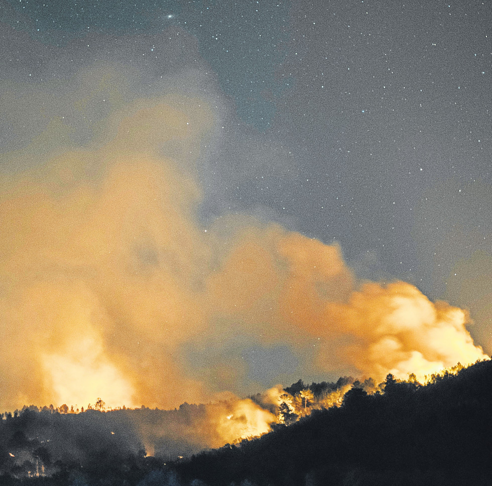 Foto Un incendio  aec